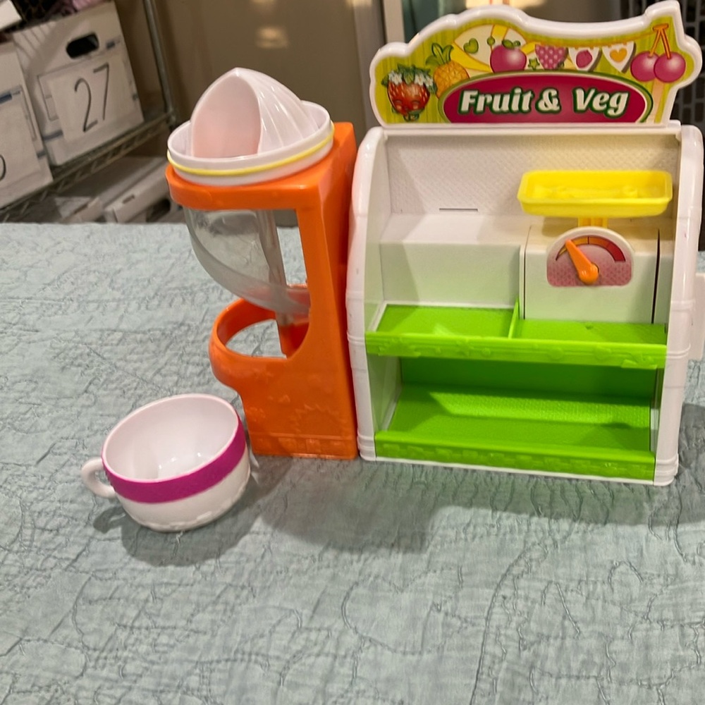 Moose Shopkins Fruit and Veg Stand Play Set